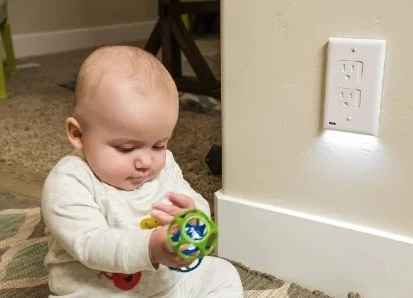 SnapPower SafeLight Décor Outlet Cover Plate - Sliding Outlet Cover - Integrated LED Automatic On/Off Lighting - White Finish - 4000K 4 SnapPower SafeLight Décor Outlet Cover Plate - Sliding Outlet Cover - Integrated LED Automatic On/Off Lighting - White Finish - 4000K - Image 4