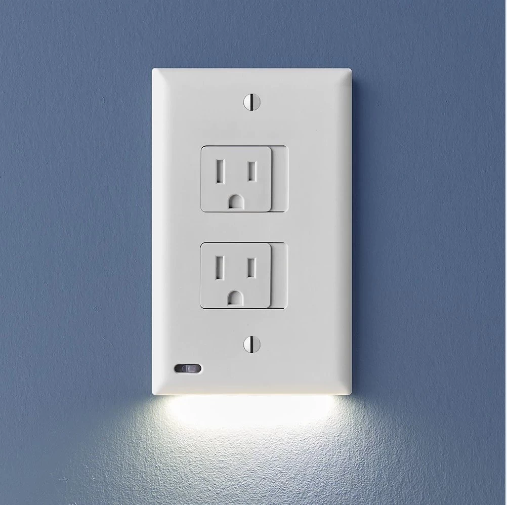 SnapPower SafeLight Décor Outlet Cover Plate - Sliding Outlet Cover - Integrated LED Automatic On/Off Lighting - White Finish - 4000K 2 SnapPower SafeLight Décor Outlet Cover Plate - Sliding Outlet Cover - Integrated LED Automatic On/Off Lighting - White Finish - 4000K - Image 2