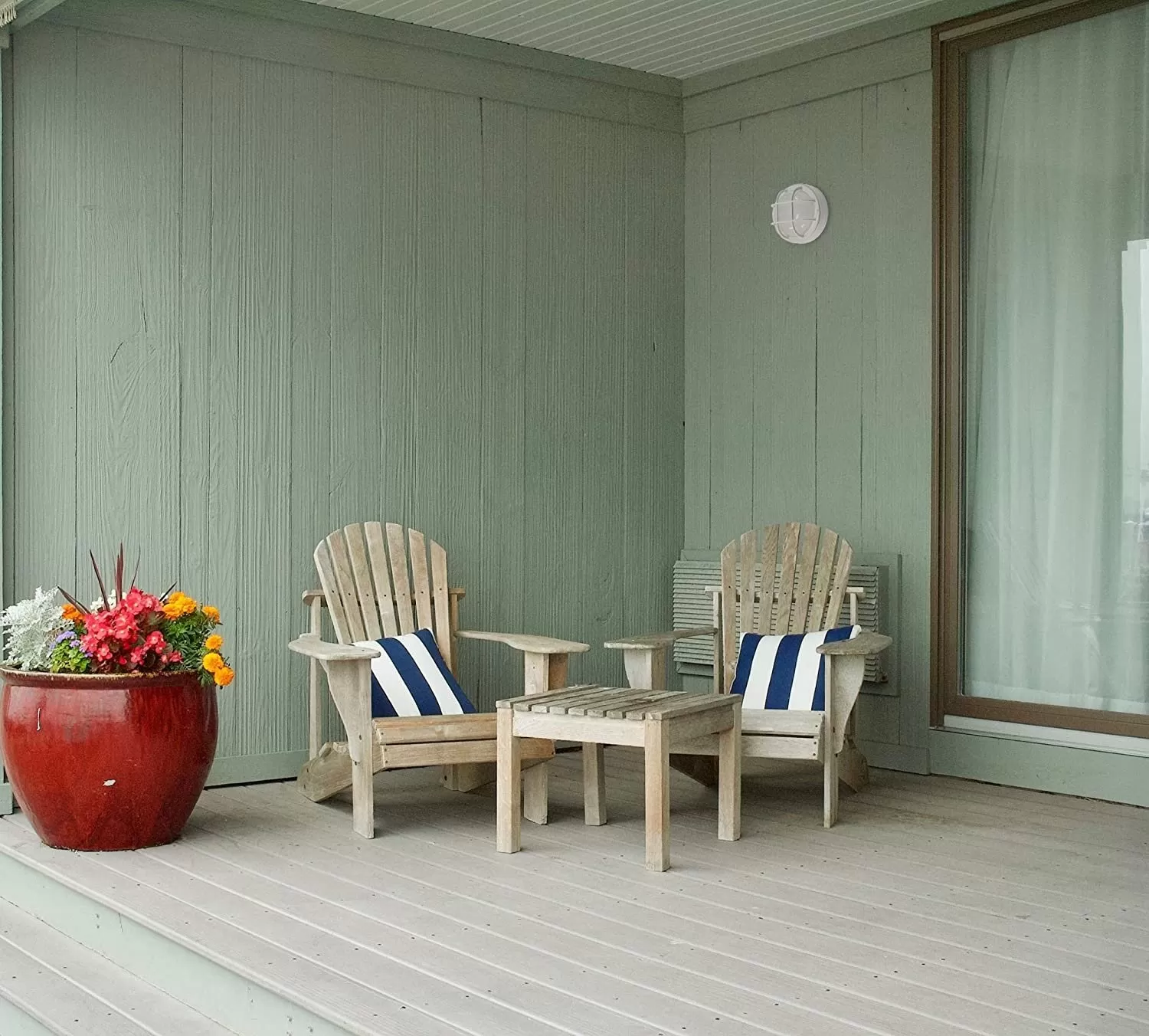 Round 8" Integrated LED Bulkhead Light - White Indoor / Outdoor Wall Sconce - 780 Lumens - 3000K 4 Round 8" Integrated LED Bulkhead Light - White Indoor / Outdoor Wall Sconce - 780 Lumens - 3000K - Image 4