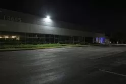 200W LED Flood Light With Yoke Mount - 29,000 Lumens - 1000W MH Equivalent - 5000K -Lighting Decoration Store flcu 50k200 110 app output