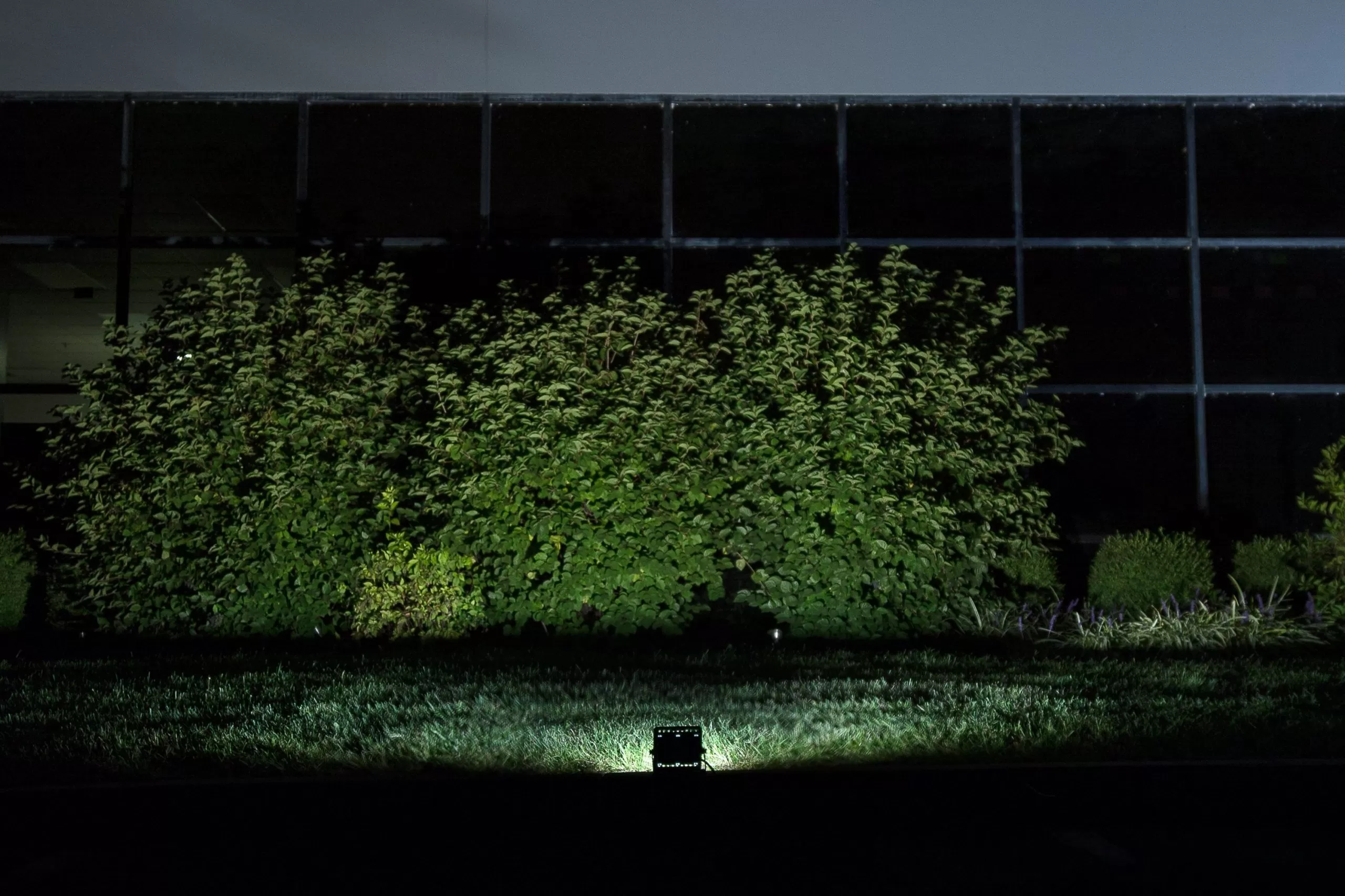 30W LED Flood Light - Yoke Mount - 150W MH - 4,200 Lumens - 5000K 4 30W LED Flood Light - Yoke Mount - 150W MH - 4,200 Lumens - 5000K - Image 4