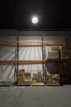 200W UFO LED High Bay Light With Reflector - 28,000 Lumens - 750W MH Equivalent - 5000K 16 200W UFO LED High Bay Light With Reflector - 28,000 Lumens - 750W MH Equivalent - 5000K -Lighting Decoration Store hbud 50k200w prism illuminated in warehouse01