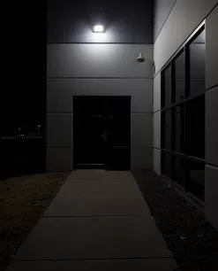 28W LED Wall Pack With Integrated Photocell - 2,800 Lumens - Glass Lens - 70W Metal Halide Equivalent - 5000K - Cool White With Photovoltaic Cell -Lighting Decoration Store wpg 50k28w app1